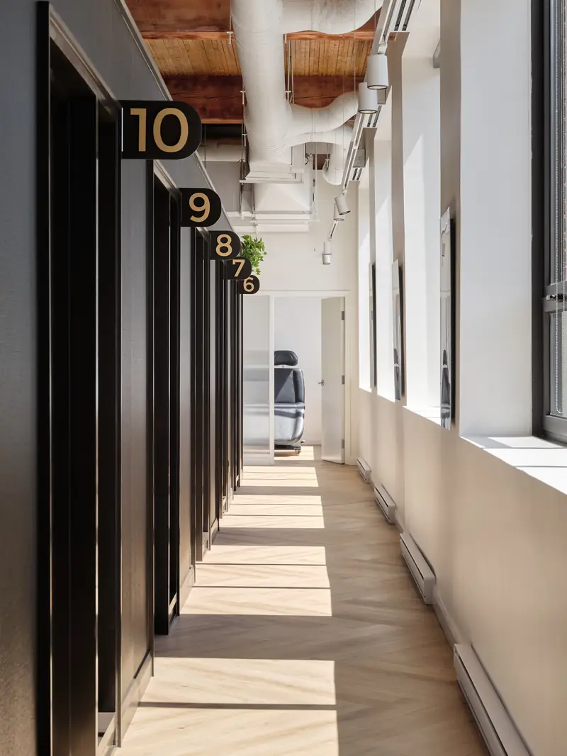 Corridor des salles de traitement, Clinique Face MD